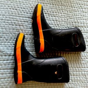 Bogs size 5 youth galoshes